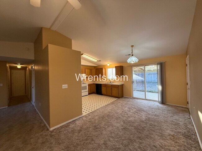 Building Photo - Welcome to this charming 2 bed, 2 bath rancher in Airway Heights!