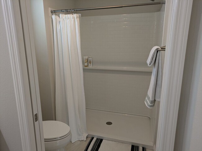 Building Photo - 1750 Debellis Ln