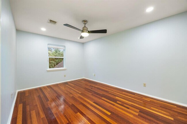 Building Photo - 15726 Walkwood Dr