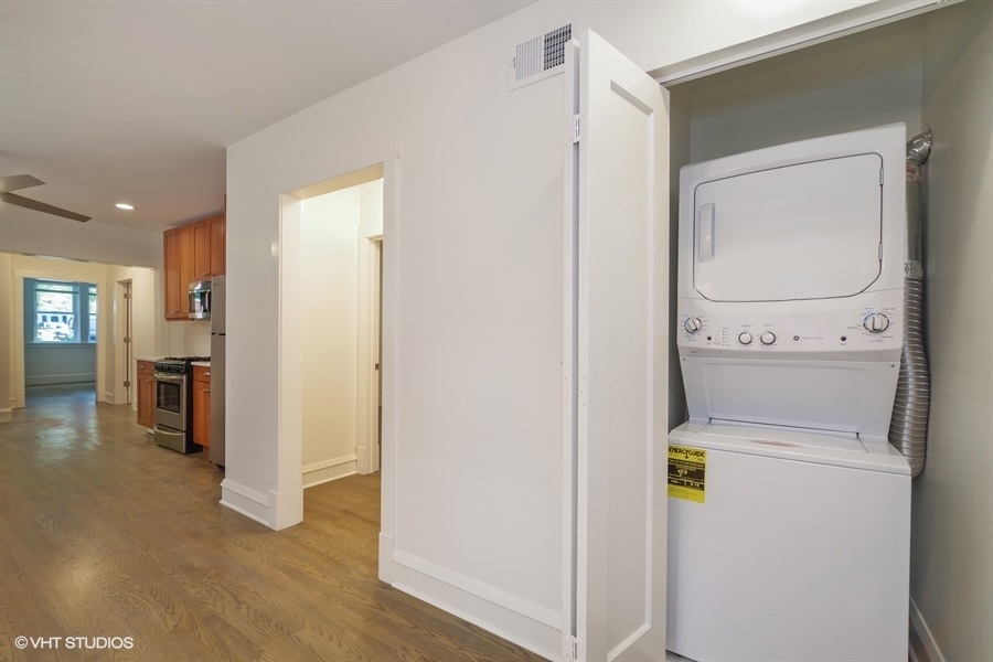 Entryway to bath and bedroom - 1324 Dewey Ave