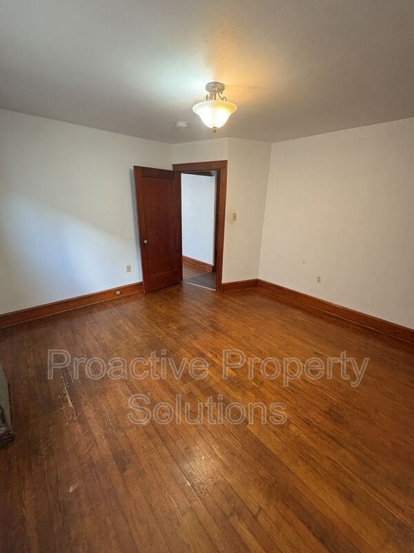 Building Photo - 532 Alder St