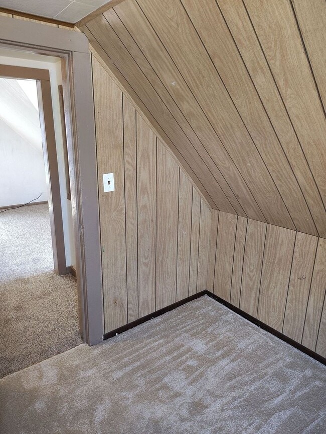 Building Photo - Great 2-bedroom home close to downtown