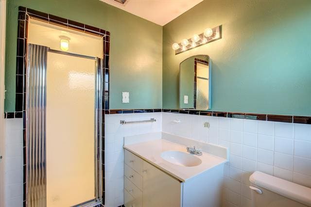 Building Photo - 6562 Locke Ave