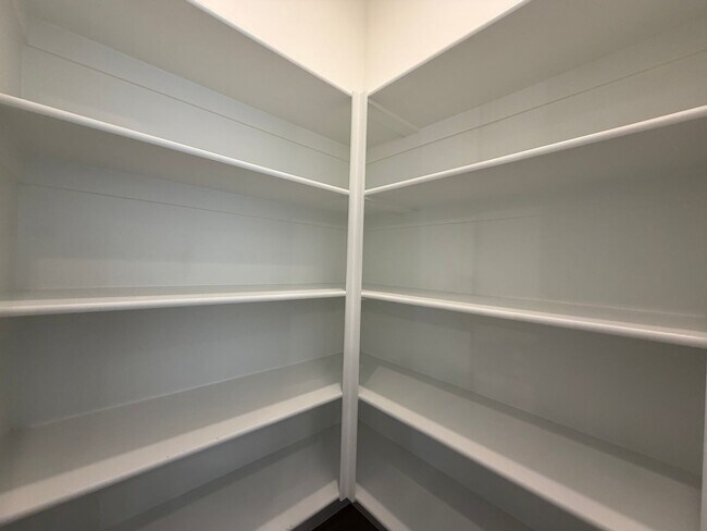 Building Photo - SPACIOUS PATIO HOME FOR RENT!