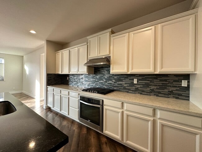 Building Photo - Modern 4 Bed, 3.5 Bath Home with Solar, St...