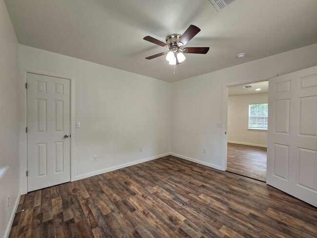 Building Photo - 3 Bedroom, 1 Bath Home in Shawnee!