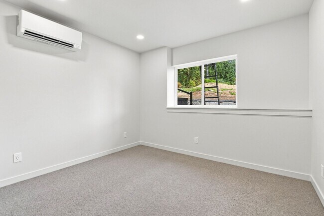 Building Photo - 17697 Angeline Ave NE