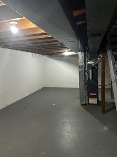 Building Photo - $1000.00 Moves you in.......2 Bedroom 1 Bath Townhome