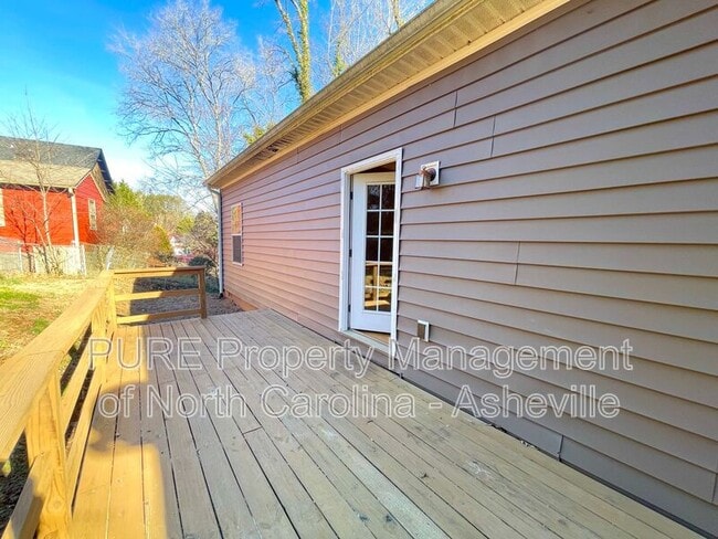 Building Photo - 36 Delaware Ave