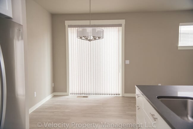 Building Photo - Half off First Months Rent!!Beautiful Home in SW Redmond!