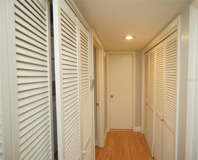 Building Photo - 760 S Village Dr