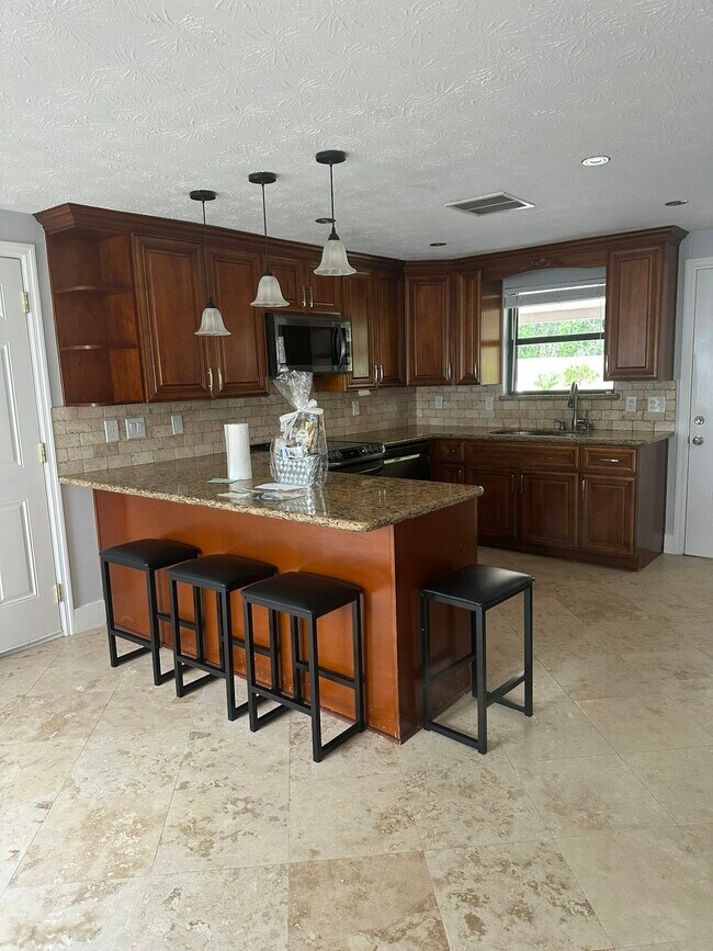 Building Photo - 4123 Lazy Hollow Ln N