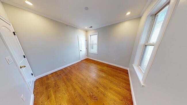 Building Photo - 27 Chestnut Ave