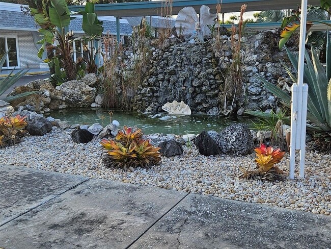 Building Photo - 2 bedroom 2 bath fully remodeled mobile home for rent in 55+ community in south Tampa