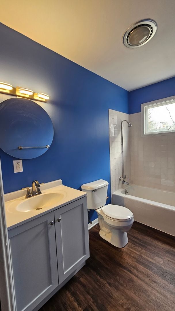 Building Photo - Great Location! Available NOW!