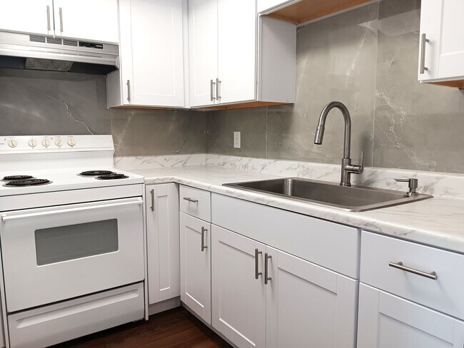 Building Photo - Big space equals big value! Close to Pinellas Trail, beaches & SPC