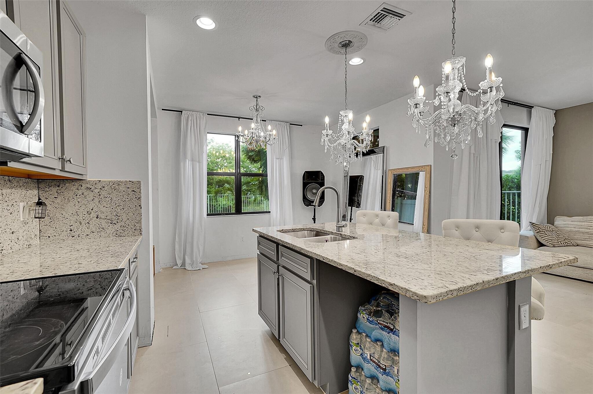 Building Photo - 455 NW 33rd Ln