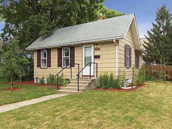Primary Photo - 4651 18th Ave S