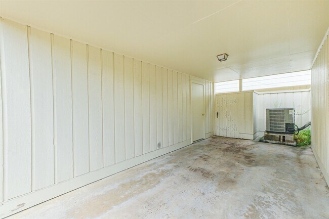 Building Photo - 12662 Rip Van Winkle Dr