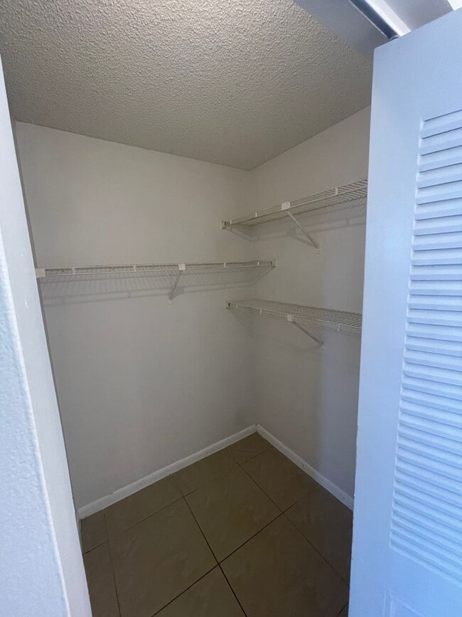 Building Photo - 708 Executive Center Dr