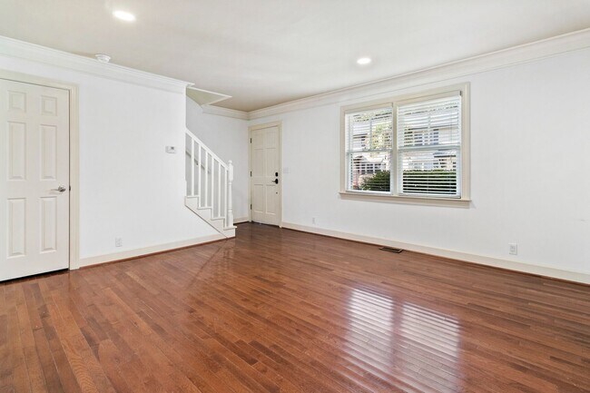 Building Photo - 552 Savannah Hwy