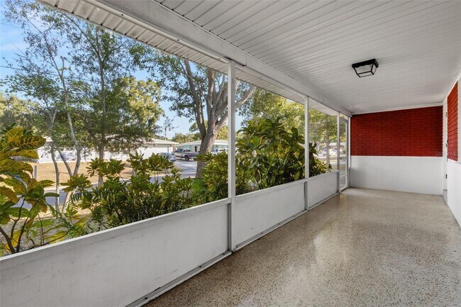 Building Photo - 885 James St