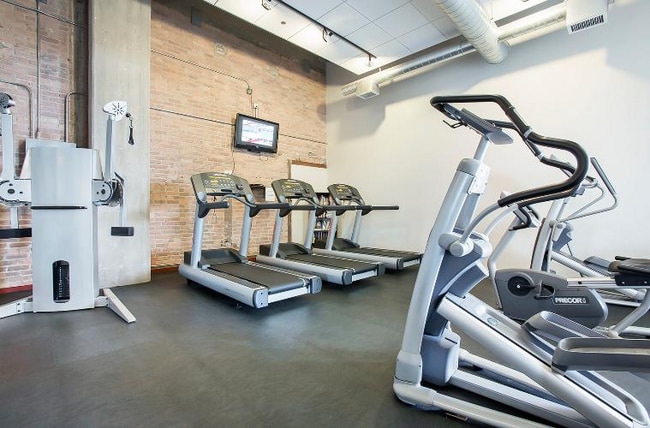 Building Photo - 900 N Kingsbury St