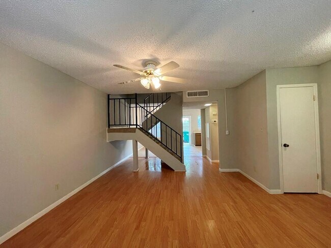 Building Photo - 9502 Quail Village Ln