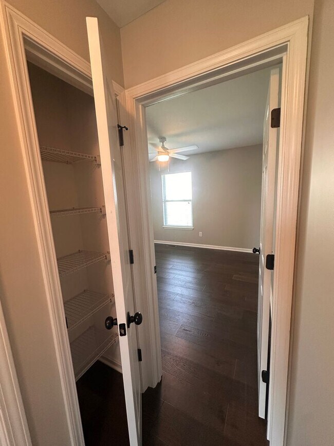 Building Photo - 4BR/2BA Home for Rent in Eastwood w/Basement and Backyard Deck!