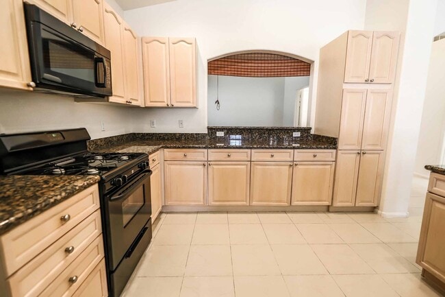 Building Photo - Shadowbrook Springs