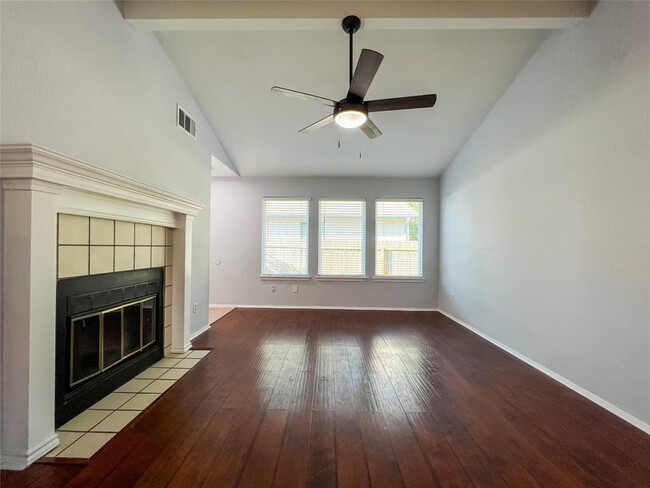 Building Photo - 12004 Thompkins Dr