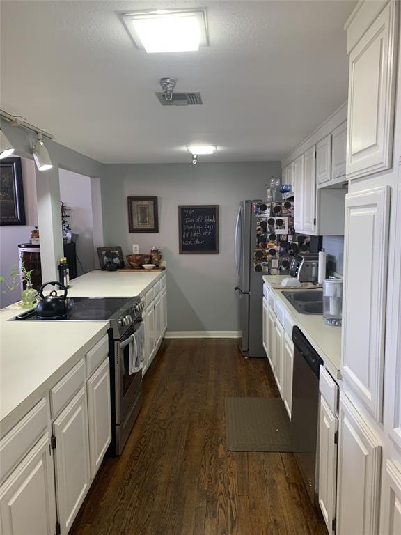 Building Photo - 2121 The Strand