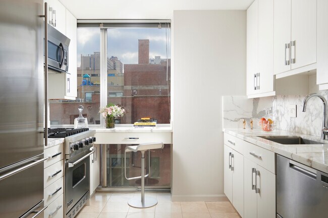 Building Photo - 1555 N Dearborn Pky