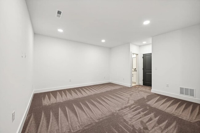 Building Photo - 526 Riverfront Ln