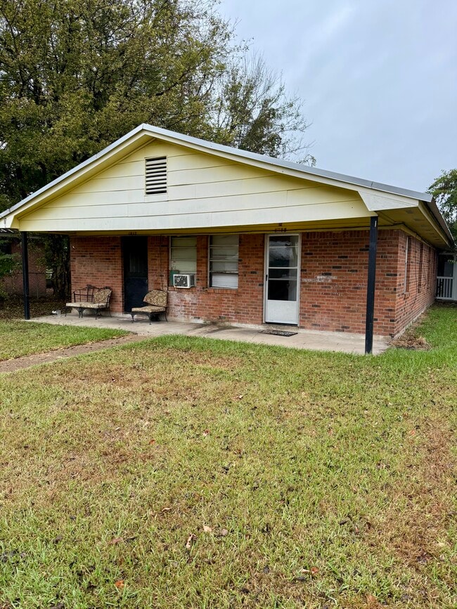 Building Photo - 1819 10th Ave N