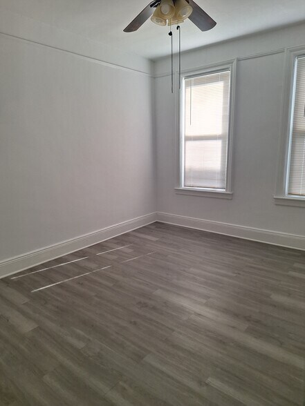 Building Photo - 3814 111th St