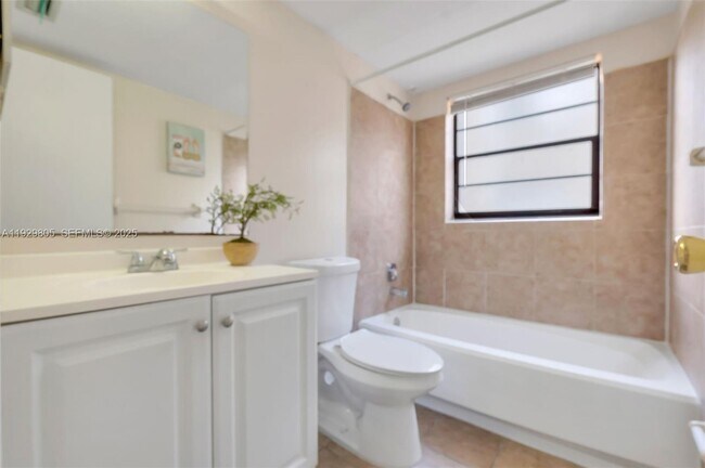 Building Photo - 2651 Riverside Dr