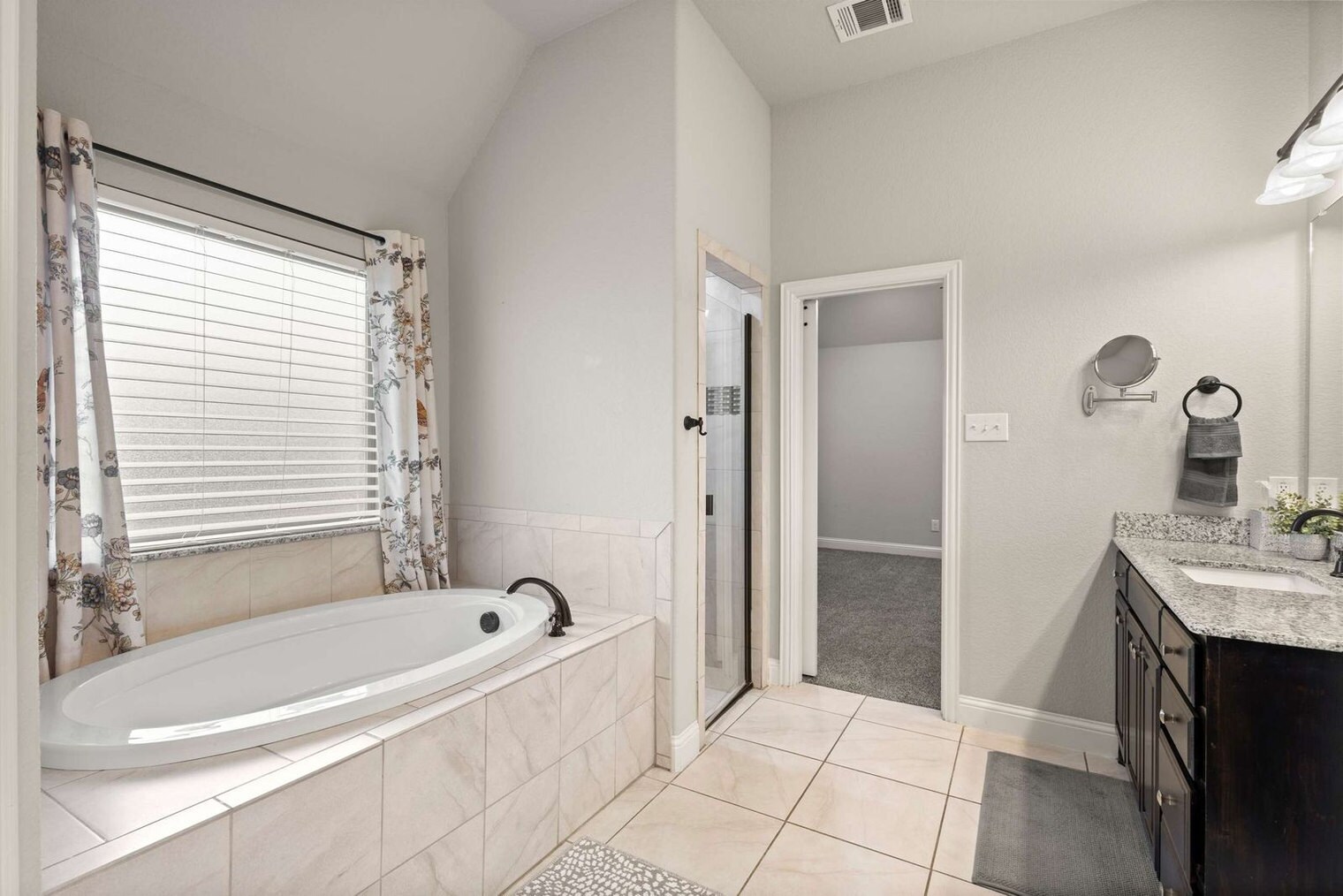 Building Photo - 206 S Meadow Dr