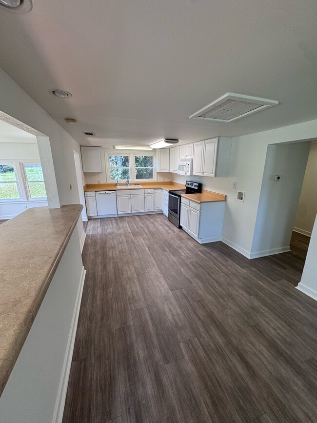 Building Photo - 113 Calhoun St