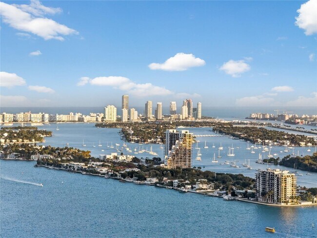 Building Photo - 2020 N Bayshore Dr