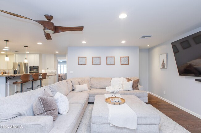 Building Photo - 4245 E Earll Dr
