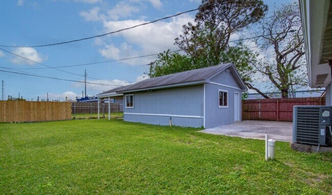 Building Photo - 2821 1st Ave N