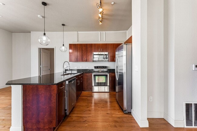 Building Photo - Penthouse level Condo in Greenwood Village!