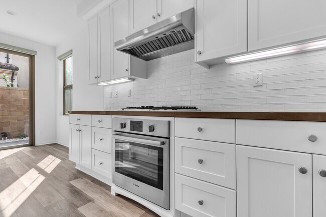 Building Photo - 110 Okra