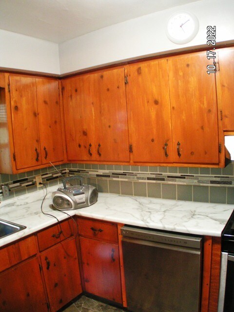 Building Photo - 1544 32nd St SW