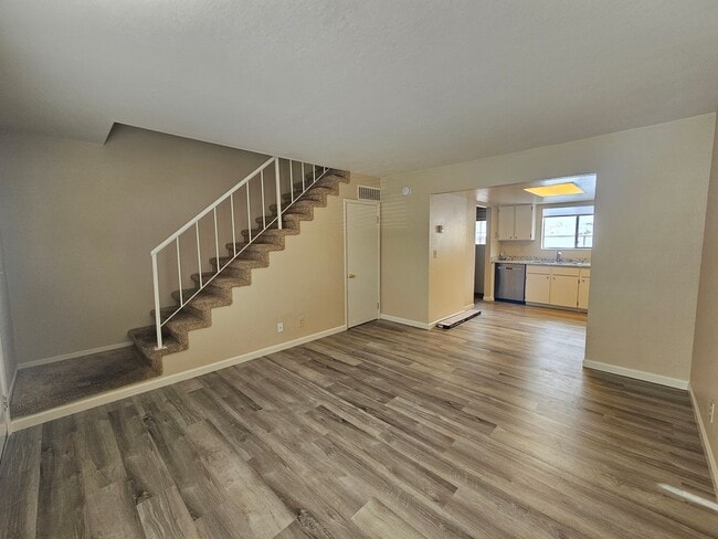 Building Photo - Immaculate 2 Bedroom Unit - Close to UNR!