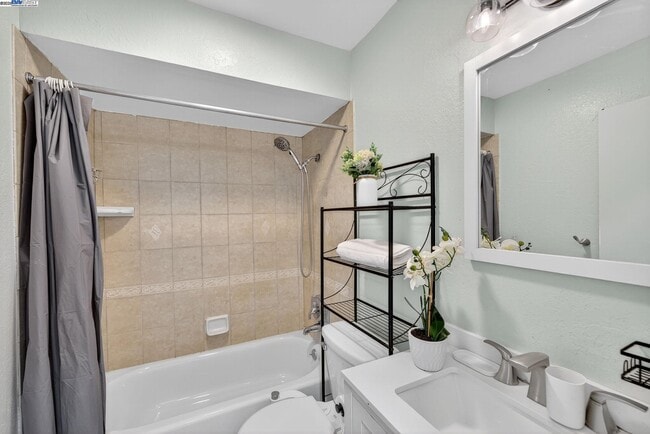 Building Photo - 1810 Peary Way