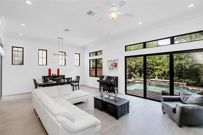 Building Photo - 8436 Via Vittoria Way