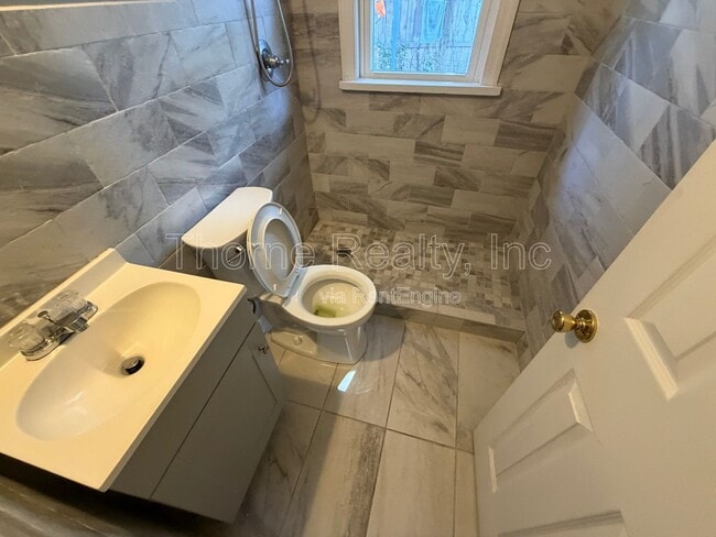 Building Photo - 307 E Battle Ave