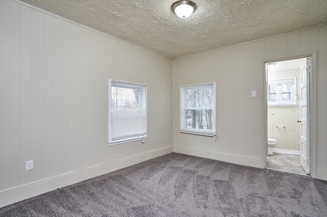 Building Photo - New 3 Bed 2 bath home